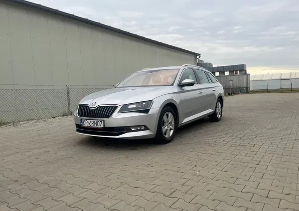 samochody osobowe Skoda Superb cena 69900 przebieg: 142000, rok produkcji 2017 z Rymanów